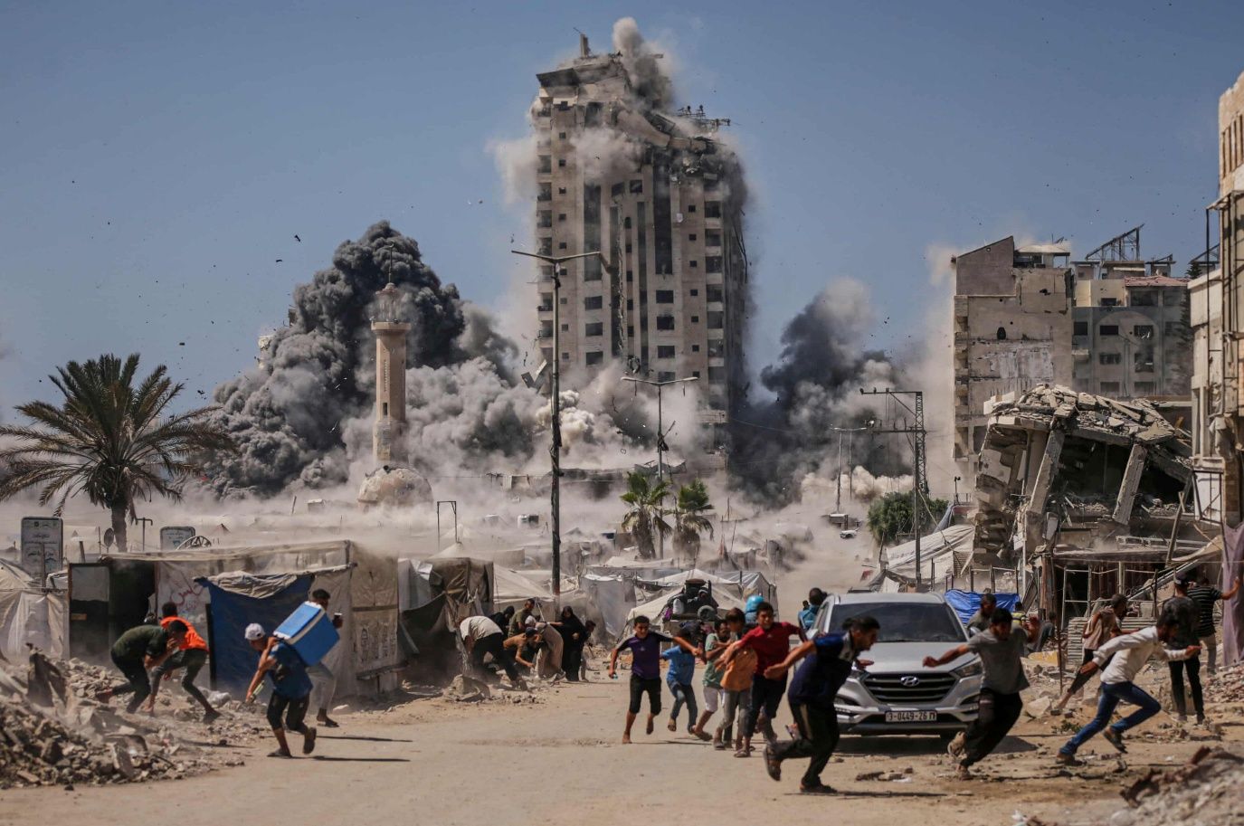 Israeli demolition of buildings still standing in Gaza
